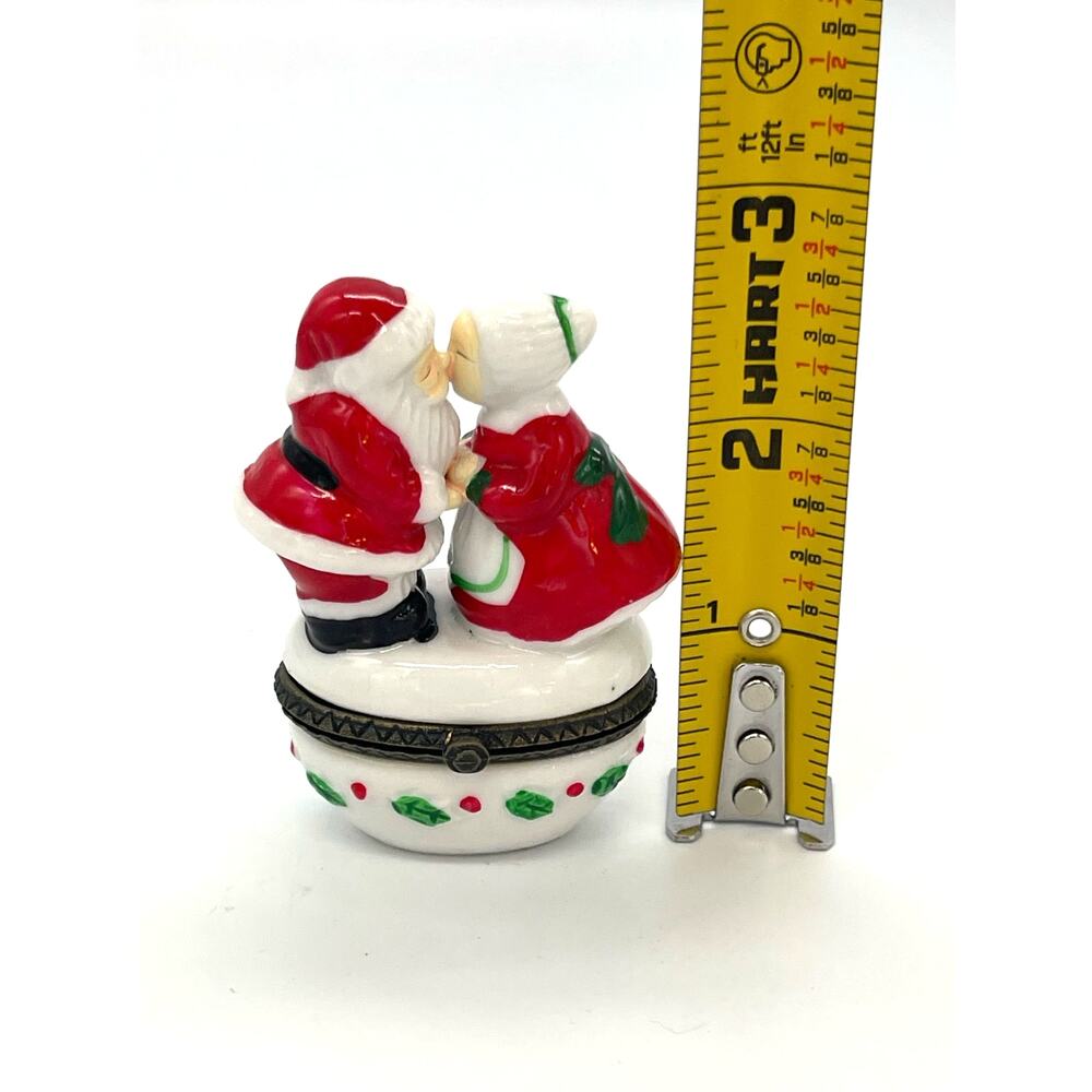 Porcelain Santa & Mrs Claus Kissing Hinged Trinket Box - Picture 6 of 6